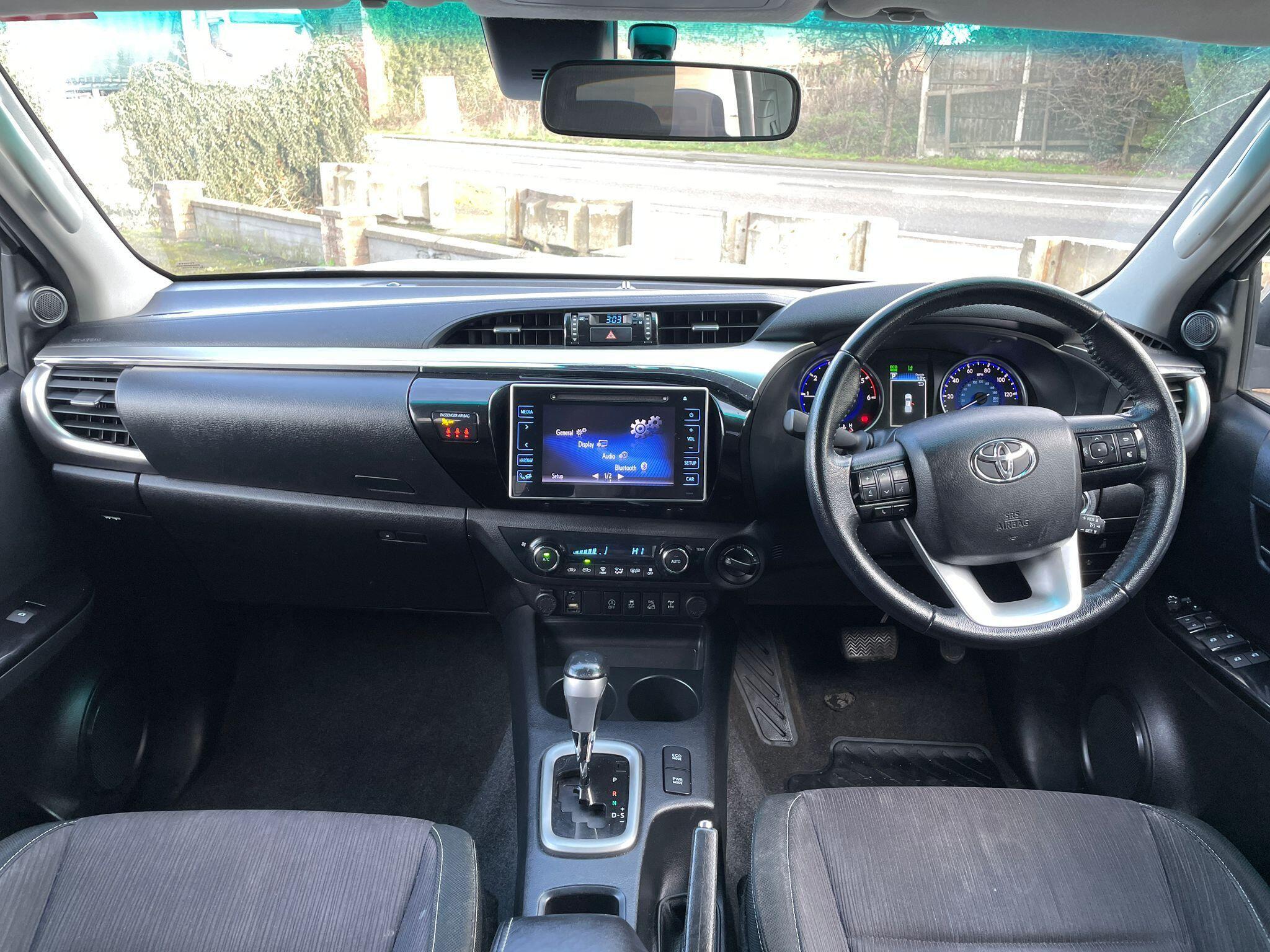 Toyota Hilux - image 20